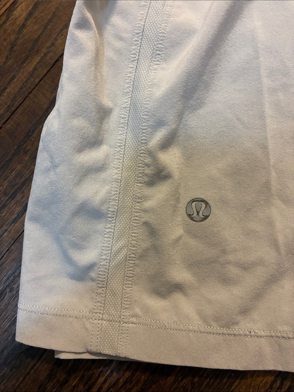 lululemon athletica Men's Light Gray Athletic Shorts - Picture 4 of 5
